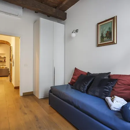 Family In Oltrarno Apartment *