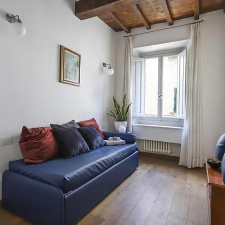 Family In Oltrarno Apartment