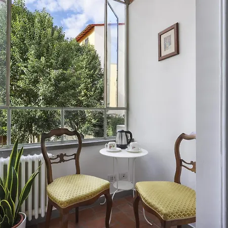 Family In Oltrarno Apartment *