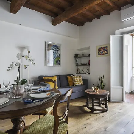 Apartment Family In Oltrarno Florence